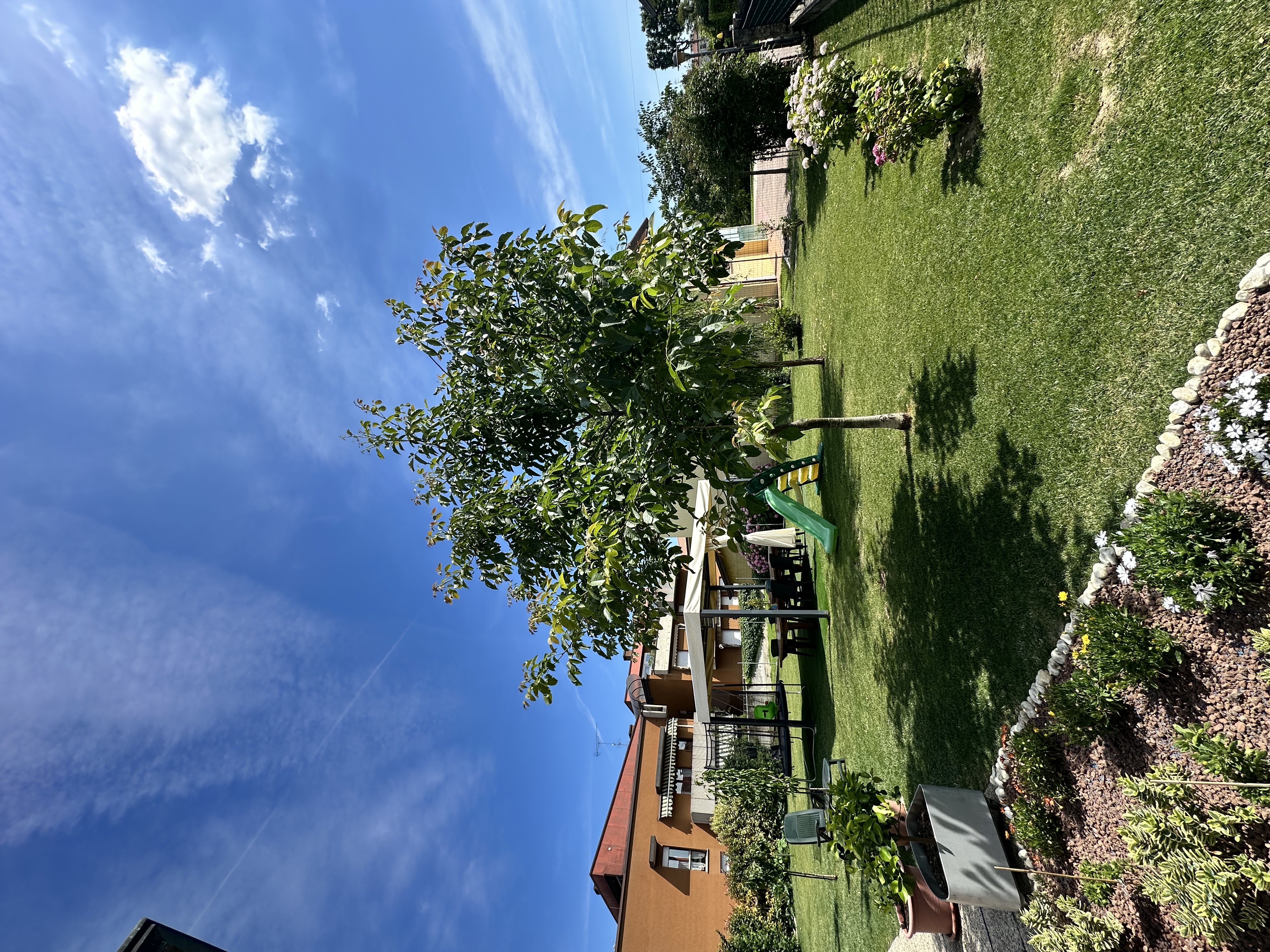 Splendida Casa Singola Ristrutturata con Ampio Giardino a Ceggia